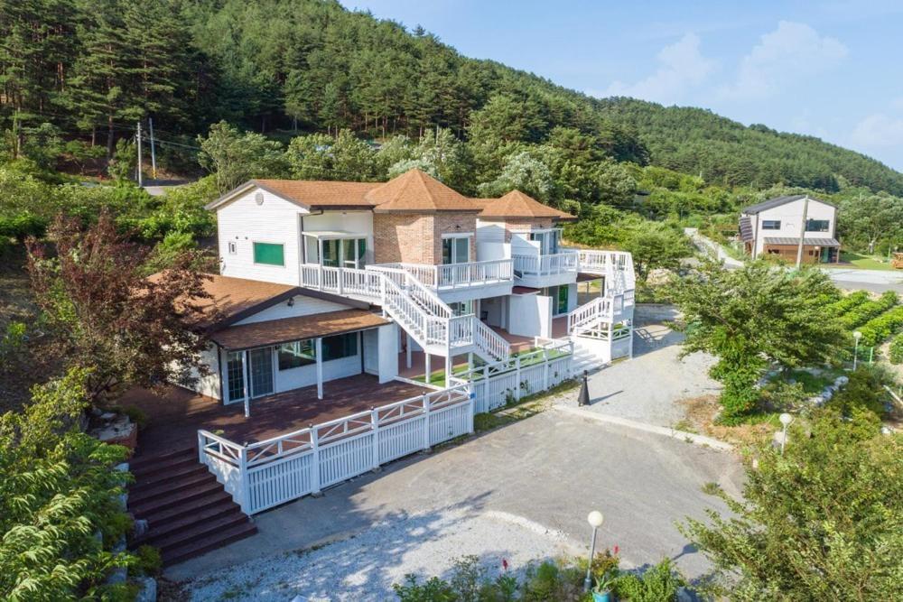 Gangneung Chunja Yeoinsook Hotell Eksteriør bilde